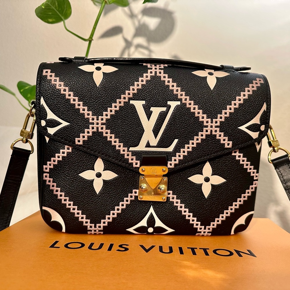 Louis Vuitton POCHETTE METIS handbag